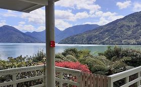 Mahakipawa Hideaway - Marlborough Sounds Home